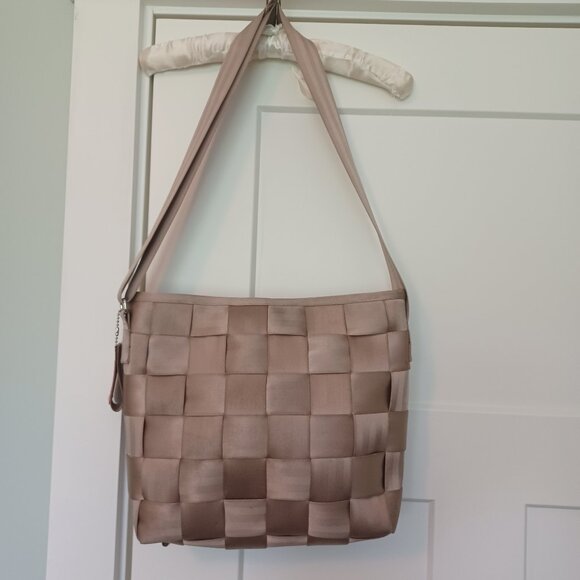 Harvey's Original Seatbelt Purse Handbags - Harvey's Original Seatbelt Extra Large Purse/Tote Blush Beige